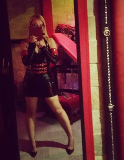 latex mistress selfie