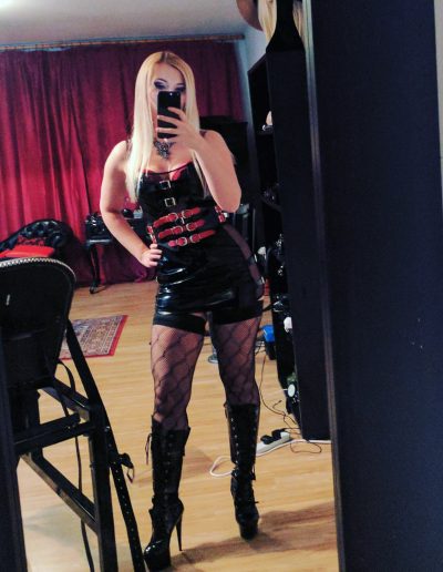 mistress alexandra wildfire selfies