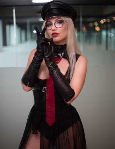 London Dominatrix mistress Wildfire in gloves